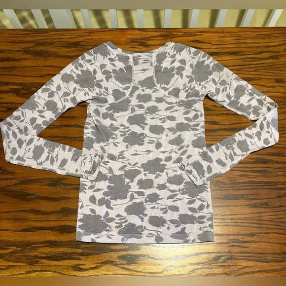 Athleta Momentum Top Wandering Floral Shasta SeamlessThumbholes Hem XSmall** - Picture 3 of 11